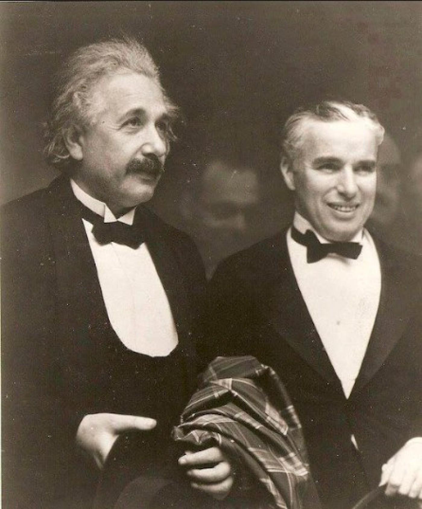 Einstein, Chaplin y los huevos.